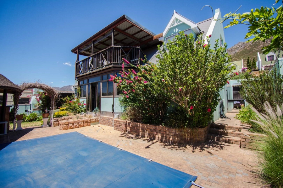 4 Bedroom Property for Sale in Mountainside Western Cape